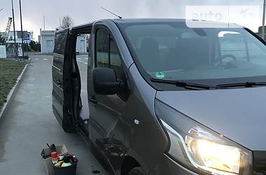 Вантажопасажирський фургон Renault Trafic 2015 в 