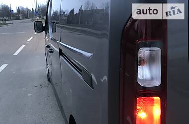 Вантажопасажирський фургон Renault Trafic 2015 в 