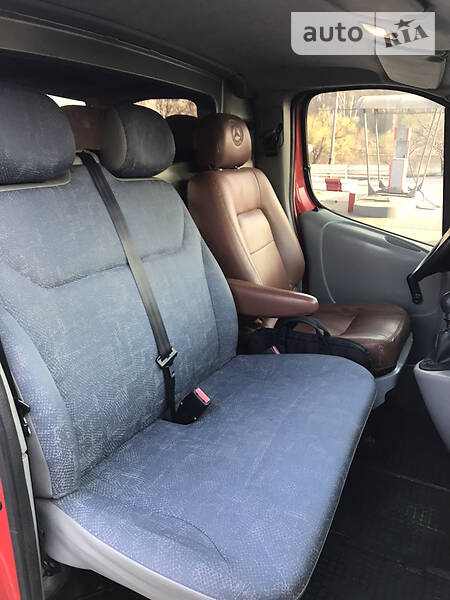 Вантажопасажирський фургон Renault Trafic 2005 в Умані