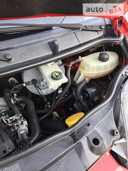 Вантажопасажирський фургон Renault Trafic 2005 в Умані