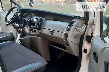 Вантажопасажирський фургон Renault Trafic 2005 в 