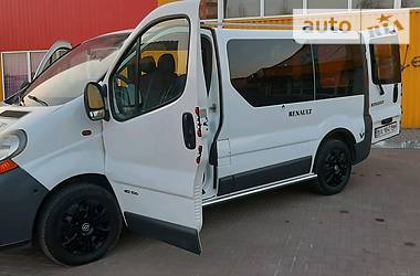 Вантажопасажирський фургон Renault Trafic 2005 в 