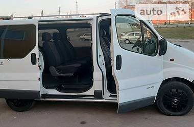Вантажопасажирський фургон Renault Trafic 2005 в 