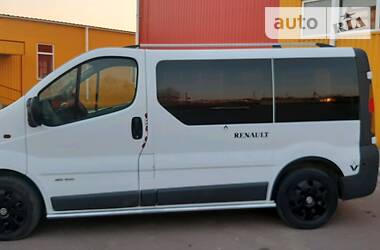 Вантажопасажирський фургон Renault Trafic 2005 в 