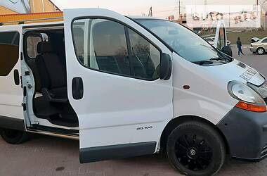 Вантажопасажирський фургон Renault Trafic 2005 в 