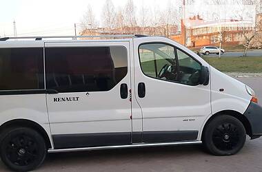 Вантажопасажирський фургон Renault Trafic 2005 в 