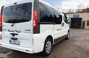Вантажопасажирський фургон Renault Trafic 2011 в 