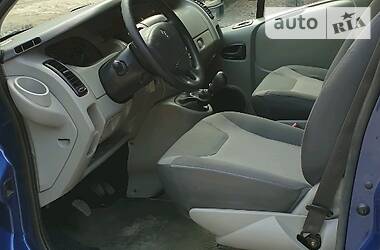 Вантажопасажирський фургон Renault Trafic 2010 в 