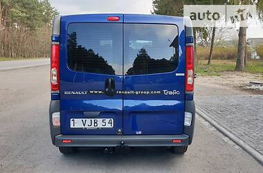 Вантажопасажирський фургон Renault Trafic 2010 в 
