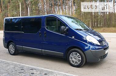 Вантажопасажирський фургон Renault Trafic 2010 в 