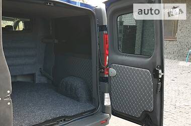 Вантажопасажирський фургон Renault Trafic 2010 в 