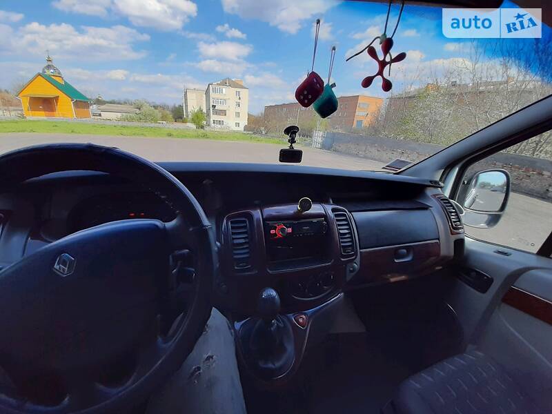 Вантажопасажирський фургон Renault Trafic 2002 в Тульчині