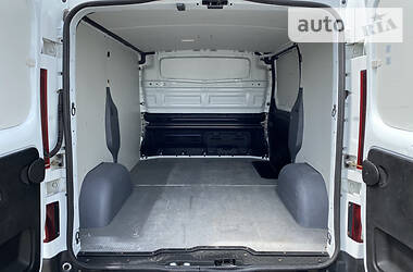 Вантажопасажирський фургон Renault Trafic 2014 в 