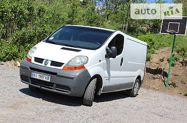 Грузопассажирский фургон Renault Trafic 2004 в Умани