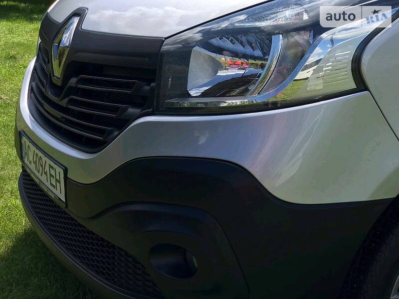 Вантажопасажирський фургон Renault Trafic 2015 в Луцьку