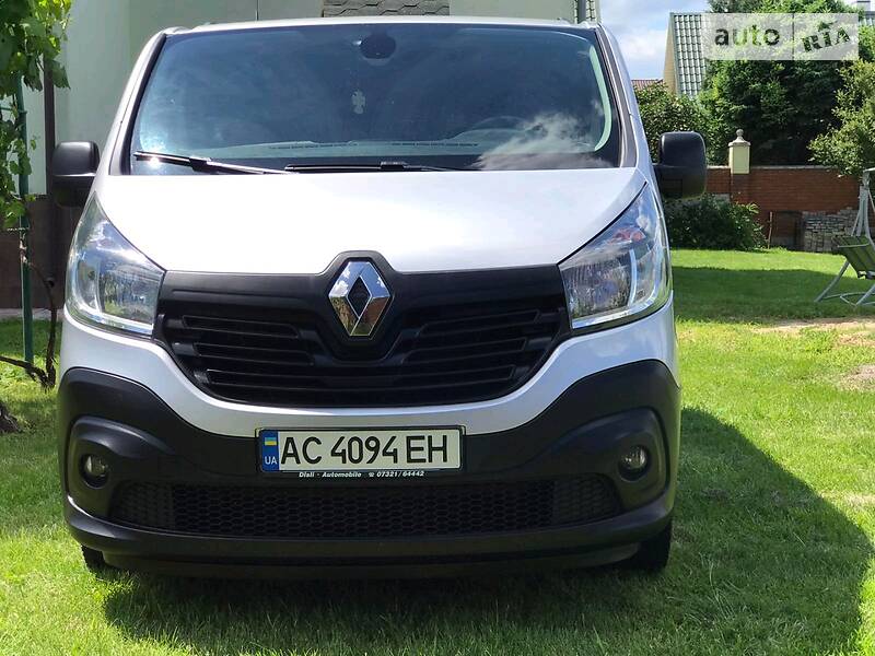 Вантажопасажирський фургон Renault Trafic 2015 в Луцьку