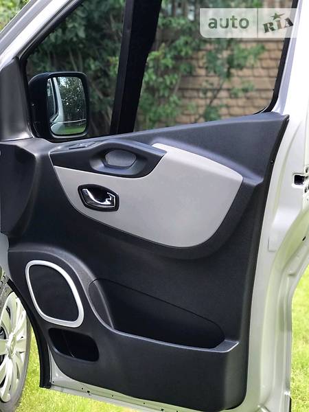 Вантажопасажирський фургон Renault Trafic 2015 в Луцьку
