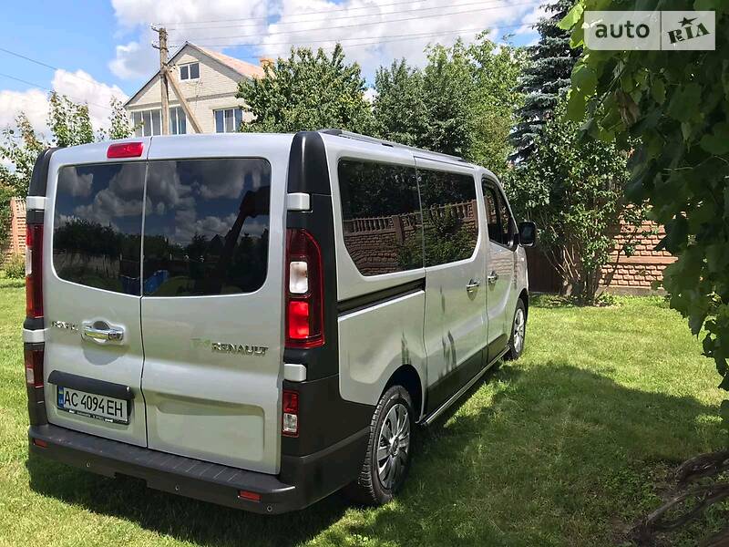 Вантажопасажирський фургон Renault Trafic 2015 в Луцьку