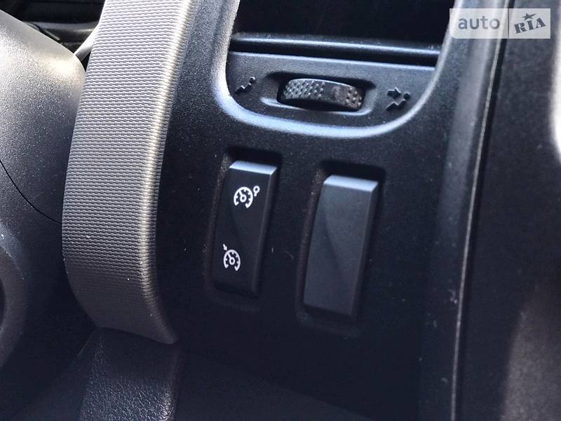 Вантажопасажирський фургон Renault Trafic 2015 в Луцьку