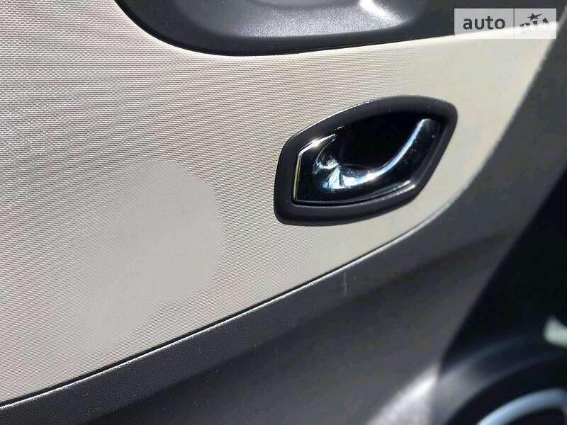 Вантажопасажирський фургон Renault Trafic 2015 в Луцьку
