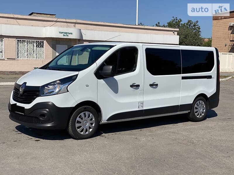 Вантажопасажирський фургон Renault Trafic 2016 в Полтаві