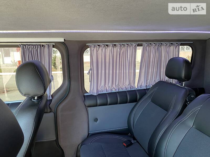 Вантажопасажирський фургон Renault Trafic 2016 в Полтаві