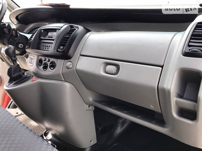 Вантажопасажирський фургон Renault Trafic 2007 в Чернівцях фото 23 Вантажопасажирський фургон Renault Trafic 2007 в Чернівцях