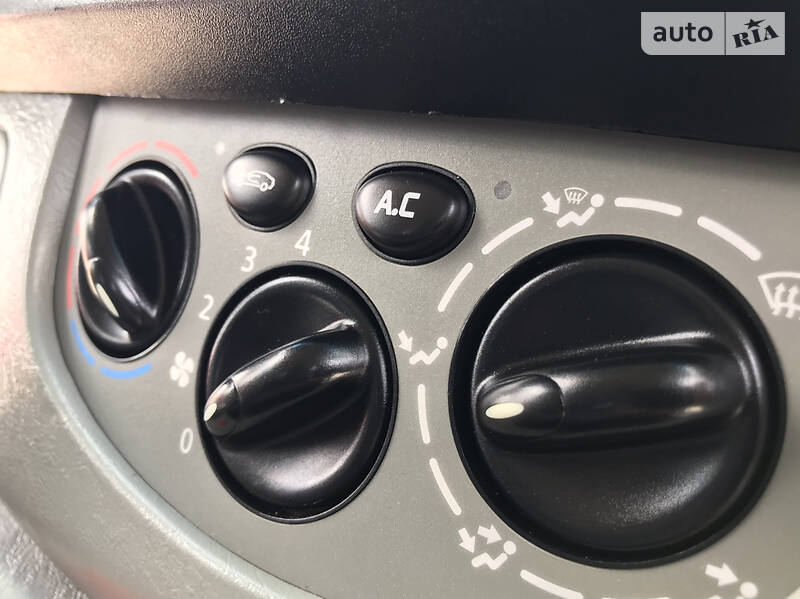 Вантажопасажирський фургон Renault Trafic 2007 в Чернівцях фото 26 Вантажопасажирський фургон Renault Trafic 2007 в Чернівцях