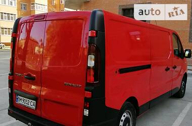 Грузопассажирский фургон Renault Trafic 2015 в Сумах