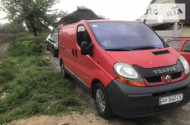 Вантажний фургон Renault Trafic 2004 в Чуднові