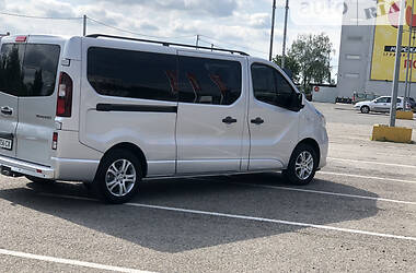Минивэн Renault Trafic 2016 в 