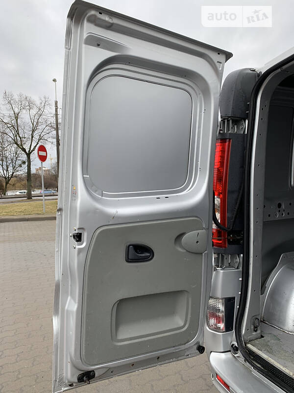 Вантажний фургон Renault Trafic 2013 в Рівному