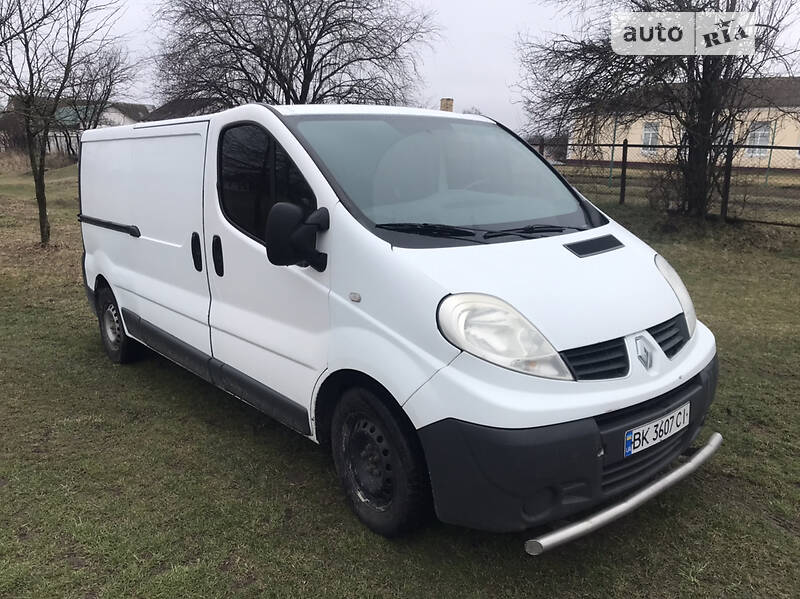 Универсал Renault Trafic 2011 в Корце