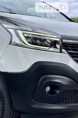Минивэн Renault Trafic 2020 в 
