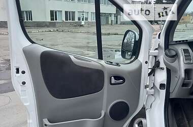 Минивэн Renault Trafic 2011 в 