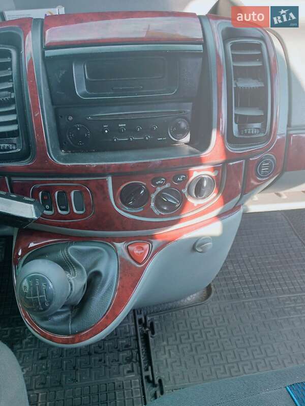 Мінівен Renault Trafic 2005 в Старому Самборі