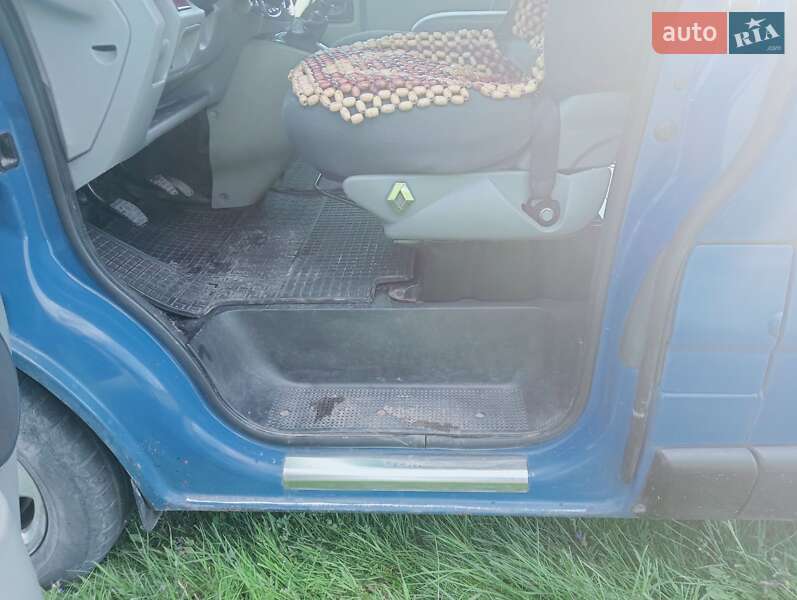 Мінівен Renault Trafic 2005 в Старому Самборі