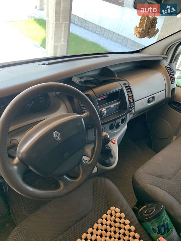 Минивэн Renault Trafic 2006 в Шумске