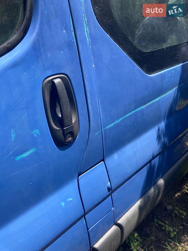 Микроавтобус Renault Trafic 2004 в Черноморске
