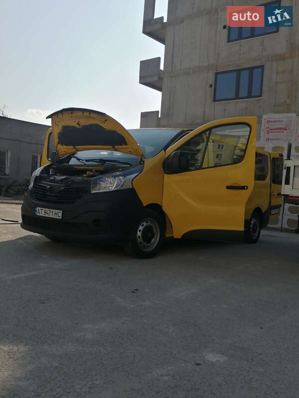 Минивэн Renault Trafic 2017 в Ивано-Франковске