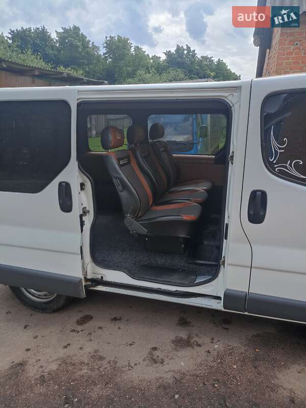 Мінівен Renault Trafic 2004 в Тростянці