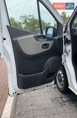 Мінівен Renault Trafic 2015 в 