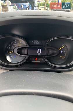 Мінівен Renault Trafic 2015 в 
