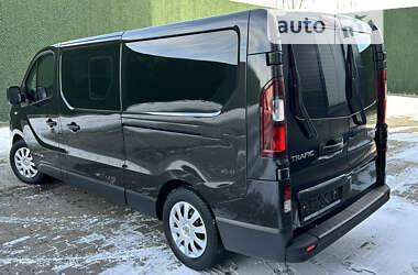 Минивэн Renault Trafic 2015 в 