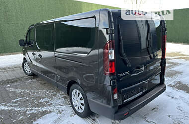 Минивэн Renault Trafic 2015 в 