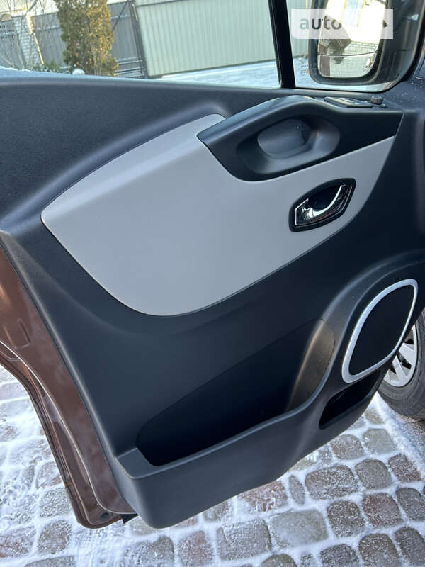 Минивэн Renault Trafic 2017 в Киеве
