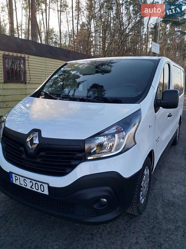 Минивэн Renault Trafic 2017 в 