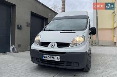 Грузовой фургон Renault Trafic 2014 в 