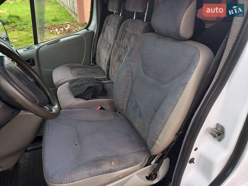 Минивэн Renault Trafic 2005 в Виноградове