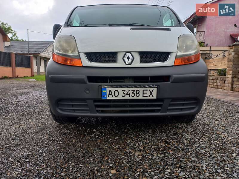 Минивэн Renault Trafic 2005 в Виноградове